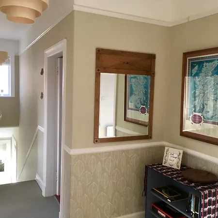 Apartamento Cosy Cottage: Private Garden & Off-street Parking *