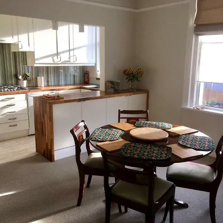 Cosy Cottage: Private Garden & Off-street Parking Apartamento *