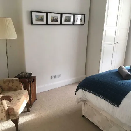 Cosy Cottage: Private Garden & Off-street Parking * Edimburgo