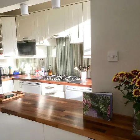 Cosy Cottage: Private Garden & Off-street Parking Apartamento Edimburgo
