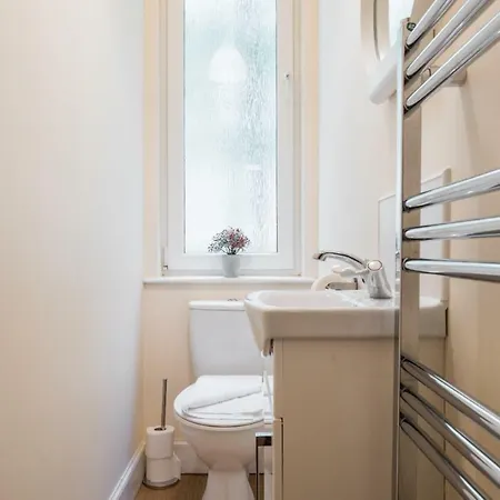 דירה Cozy 1 Bed In W/free Parking! אדינבורו