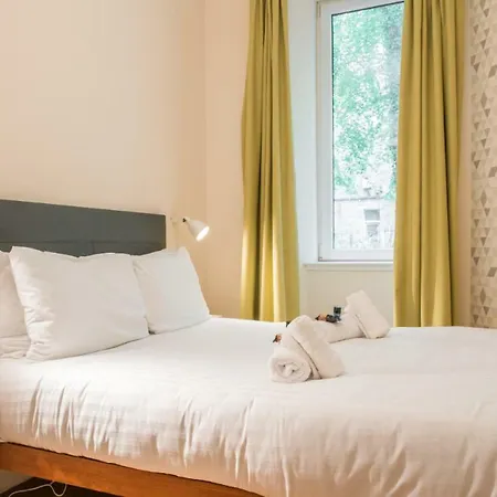 Cozy 1 Bed In W/free Parking! דירה *