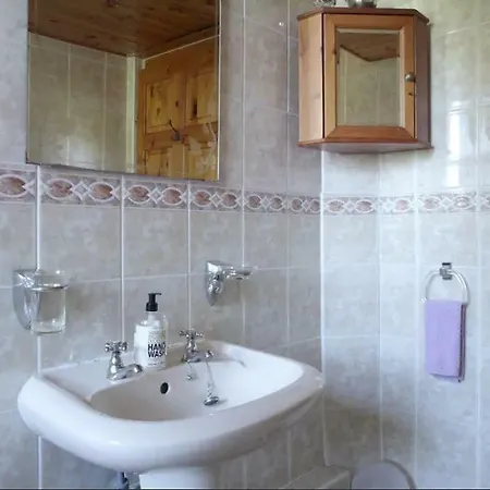 Traditional Flat In Affluent Morningside Area Edynburg