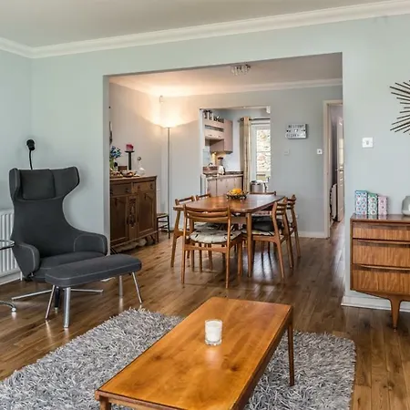 Modern Family Town House In Trinity Tatil Evi