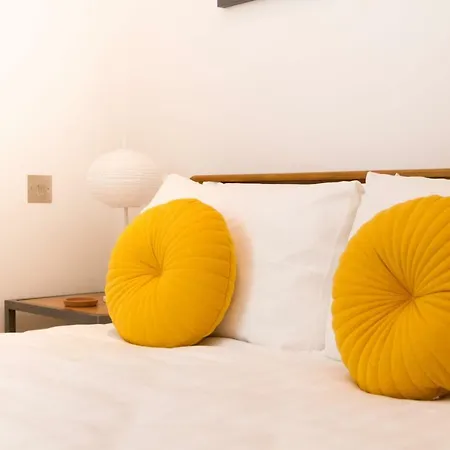 2 Bed At Quartermile * אדינבורו