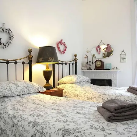 5 Star Beautiful & Vintage, Spacious In Chic Location! Apartman Edinburgh