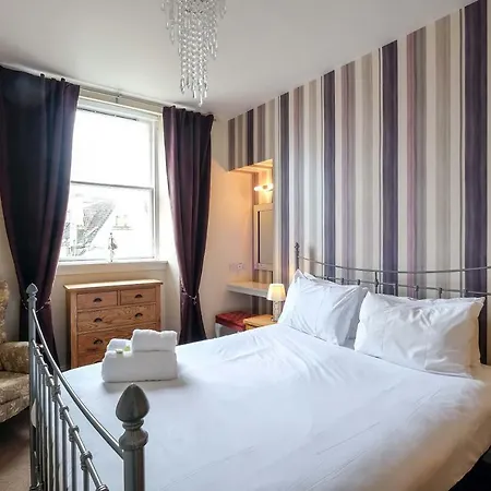 Shore Flat * Edinburgh