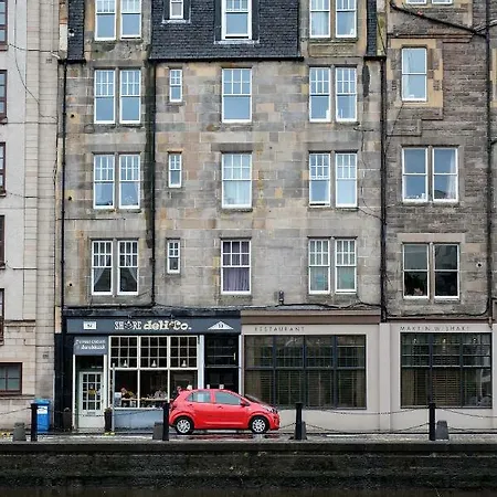 Shore Flat * Edinburgh