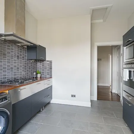 Charming & Traditional 3br Georgian