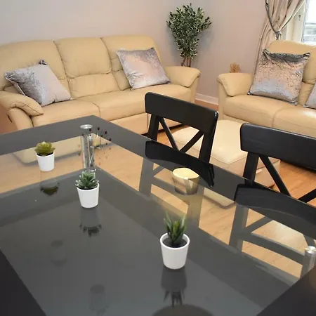 Apartment Hawkhill 15 - Bright And Spacious With Secure Parking
