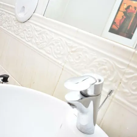 Apartment Hawkhill 15 - Bright And Spacious With Secure Parking *
