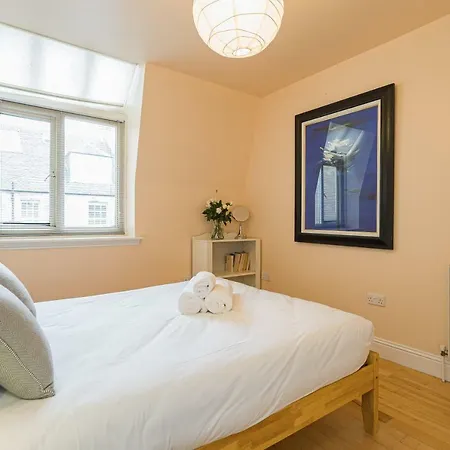 Apartment 2 Bedroom Central With Stunning Castle View