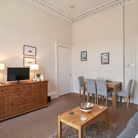 Central Apt Minutes To Royal Mile Apartment