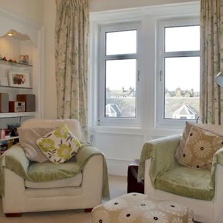 Spacious & Homely Dalry Apartment
