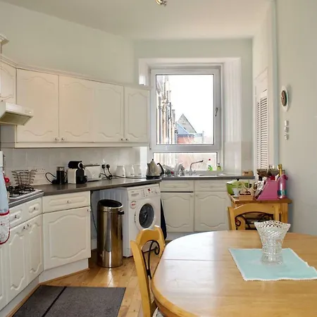 Spacious & Homely Dalry Apartment Edinburgh