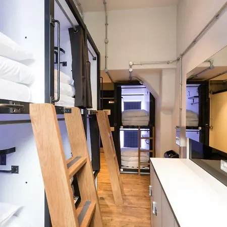 Hostel Code Pod - The Court - Edinburgh