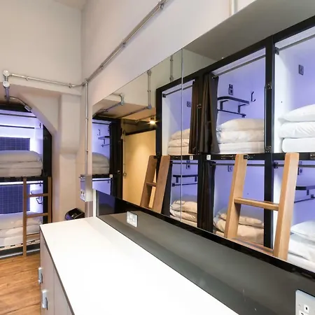 Code Pod - The Court - Hostel *