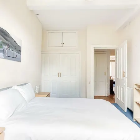 Quiet Two Bed Near City Centre & Haymarket! Edimburgo