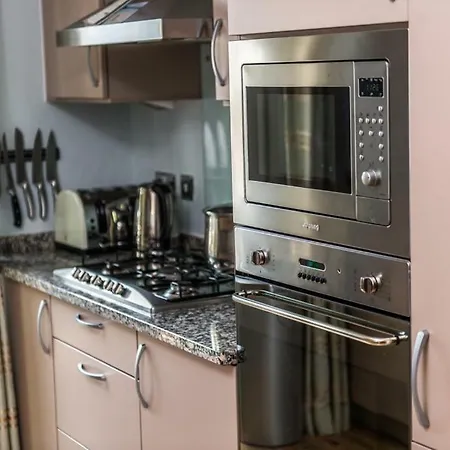 Modern Family Town House In Trinity Tatil Evi
