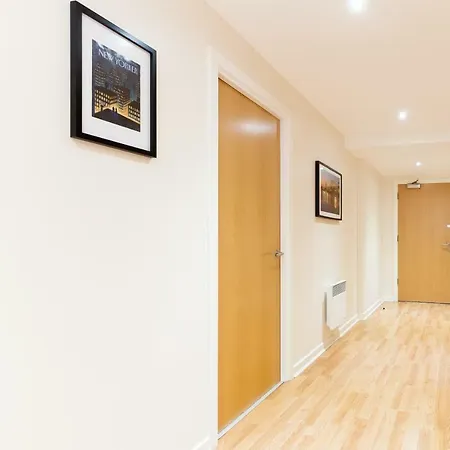 شقة Modern Two Bedroom إدنبرة
