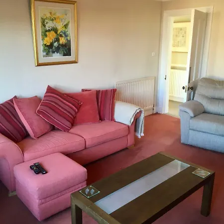 Cosy Cottage: Private Garden & Off-street Parking * Edimburgo