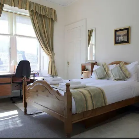 Traditional Flat In Affluent Morningside Area * Edynburg