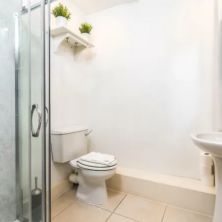 Charming, & Spacious Georgian 3 Bed Lejlighed *