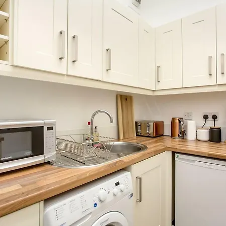 1br Scandi Design In City! * Edinburgh
