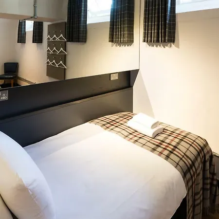 Hostel Code Pod - The Court - *