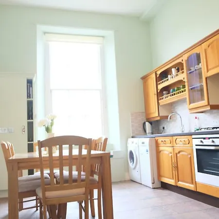 شقة Stylish New Town Property: With Secure Off Street Parking *