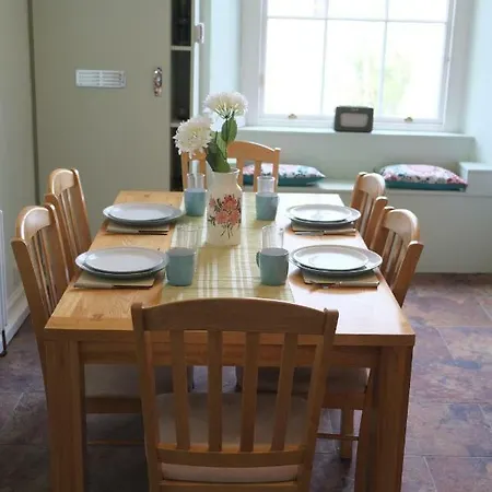 شقة Stylish New Town Property: With Secure Off Street Parking *