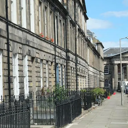Stylish New Town Property: With Secure Off Street Parking شقة