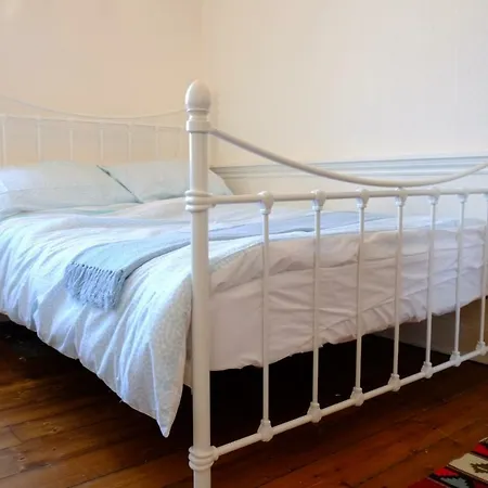 Stylish New Town Property: With Secure Off Street Parking شقة