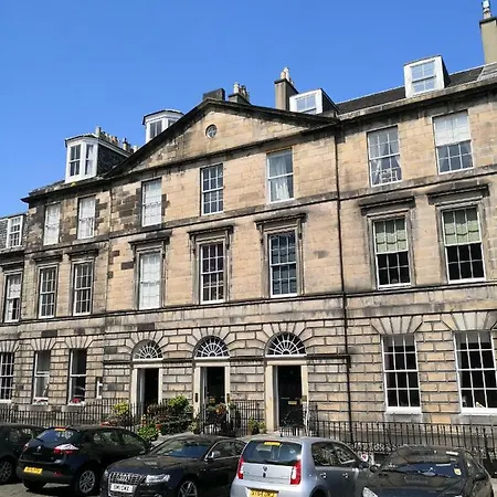 شقة Stylish New Town Property: With Secure Off Street Parking