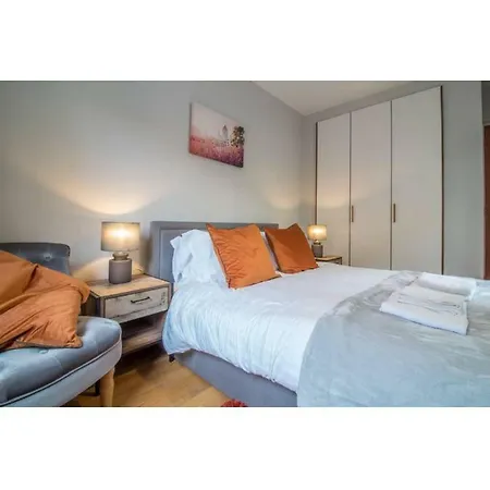 And Stylish One Bedroom Apartmán *
