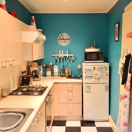 Two Bedroom Flat In Meadowbank Sleeps 4