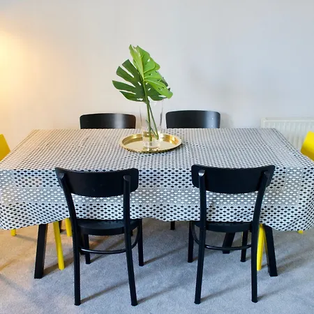 아파트 2 Bedroom Near Murrayfield 에든버러