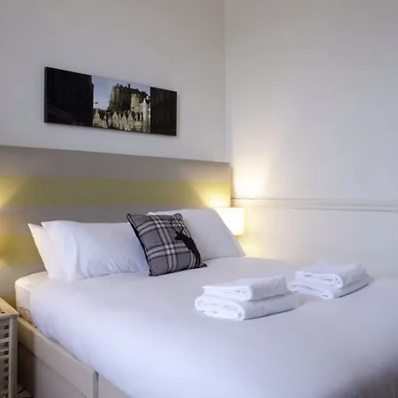 Apartment 4 Bedroom In Centre *