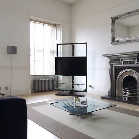 4 Bedroom In Centre * Edinburgh
