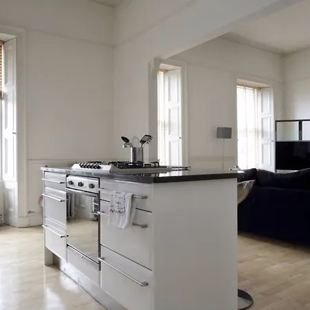 4 Bedroom In Centre Edinburgh
