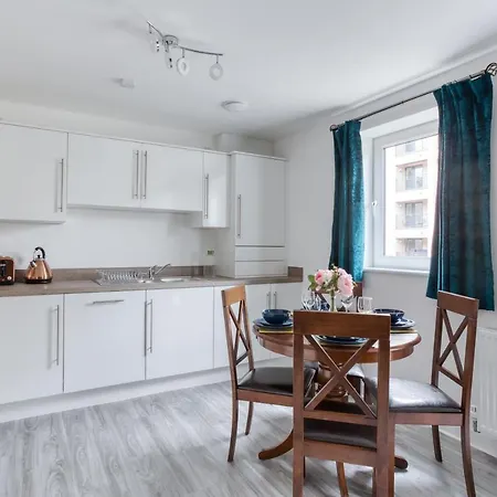 Modern 2 Bed In City. Free Parking. Διαμέρισμα