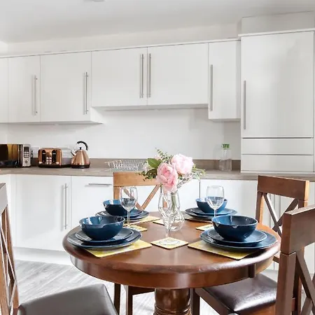 Modern 2 Bed In City. Free Parking. Διαμέρισμα