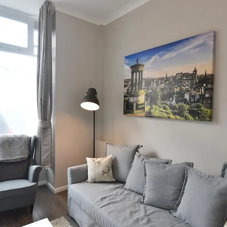 Pleasance Ground Floor Main Door Access Apartament *