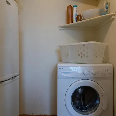 Spacious, Stylish 2 Bedroom East New Town *