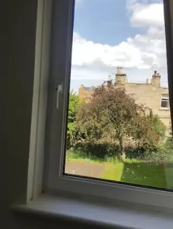 33/3pilrig Street شقة