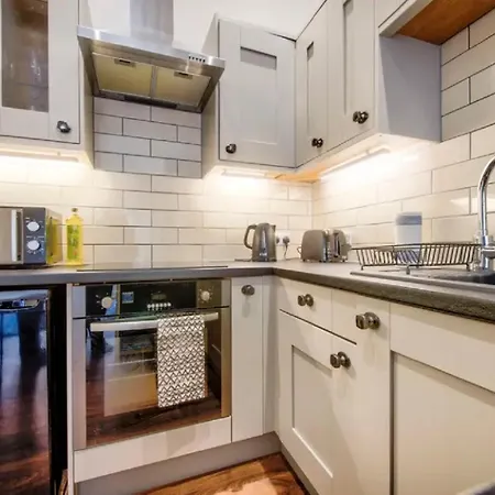 Stylish & Modern 2br With Free Parking Apartamento Edimburgo