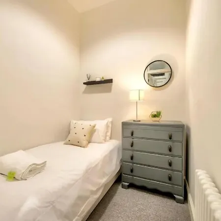 Apartamento Stylish & Modern 2br With Free Parking Edimburgo