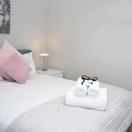 Beautiful & Spacious 3br In The Heart Of Old Town