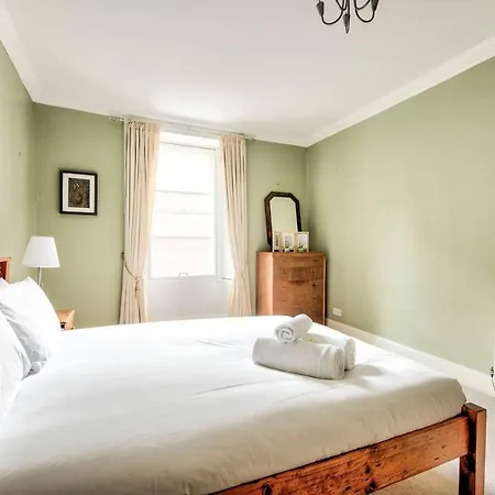 Altido Perfect Location! - Charming Rose St Apart For 4