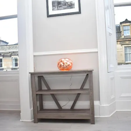 Beautiful & Spacious 3br In The Heart Of Old Town Appartement *